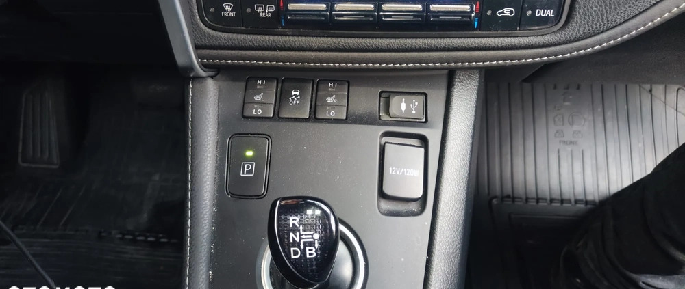 Toyota Auris cena 49500 przebieg: 296500, rok produkcji 2015 z Katowice małe 172